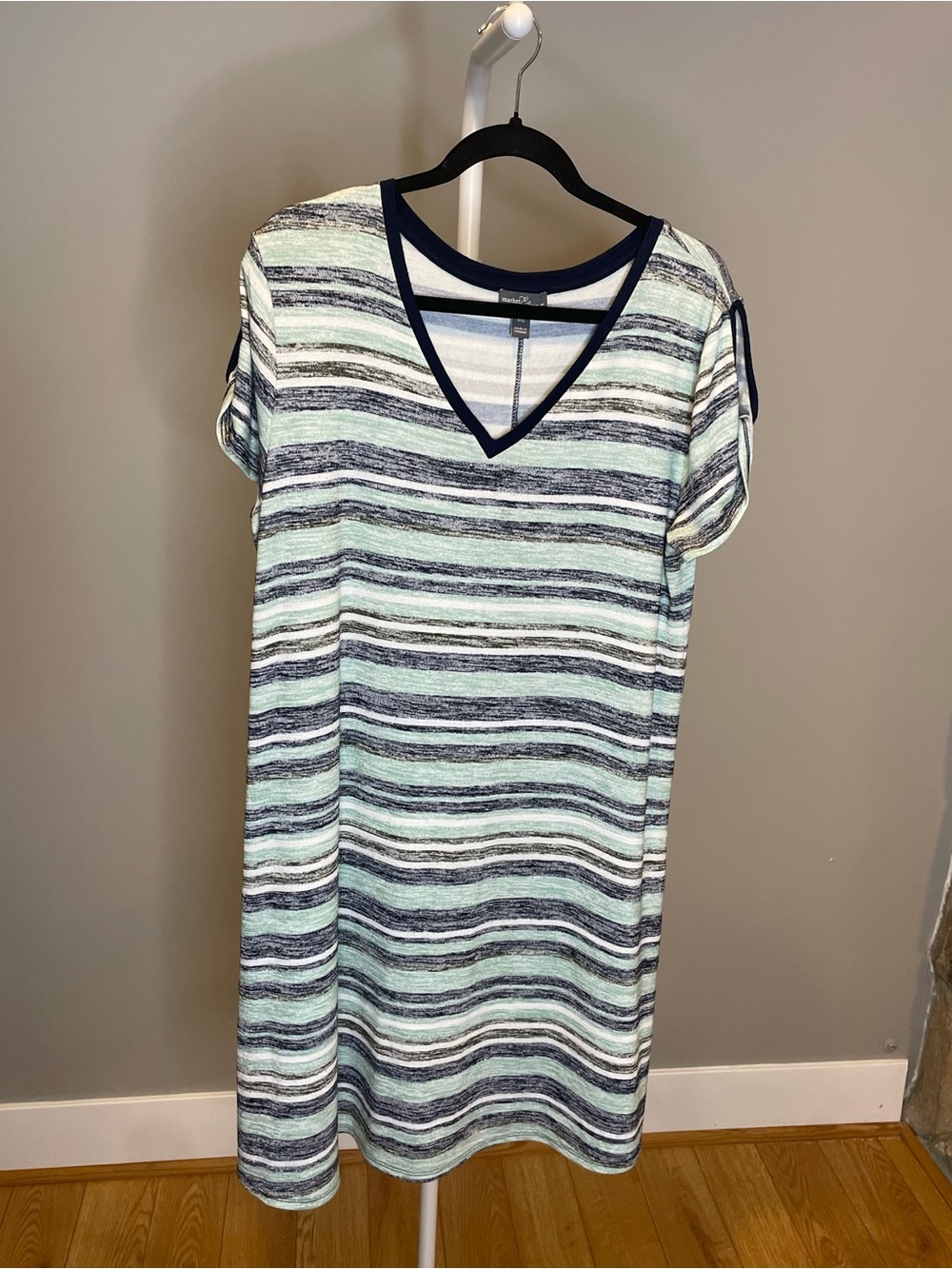 Market & Spruce Striped V-Neck Shift Dress in Navy and Mint